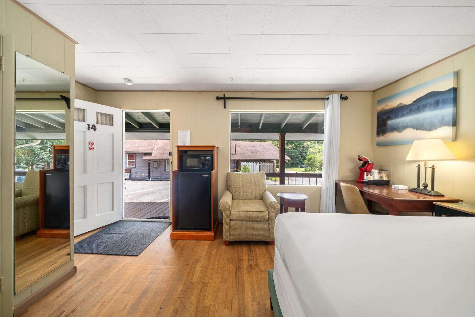 Cedarwood Inn Hendersonville Exterior photo