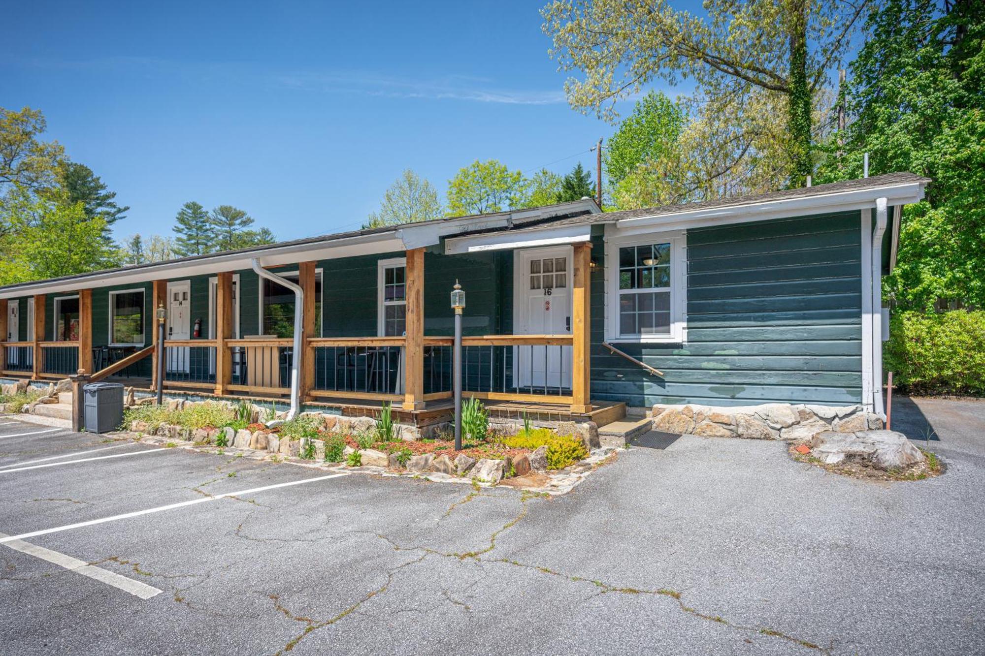 Cedarwood Inn Hendersonville Exterior photo
