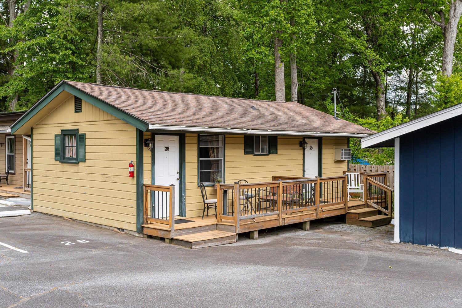 Cedarwood Inn Hendersonville Exterior photo