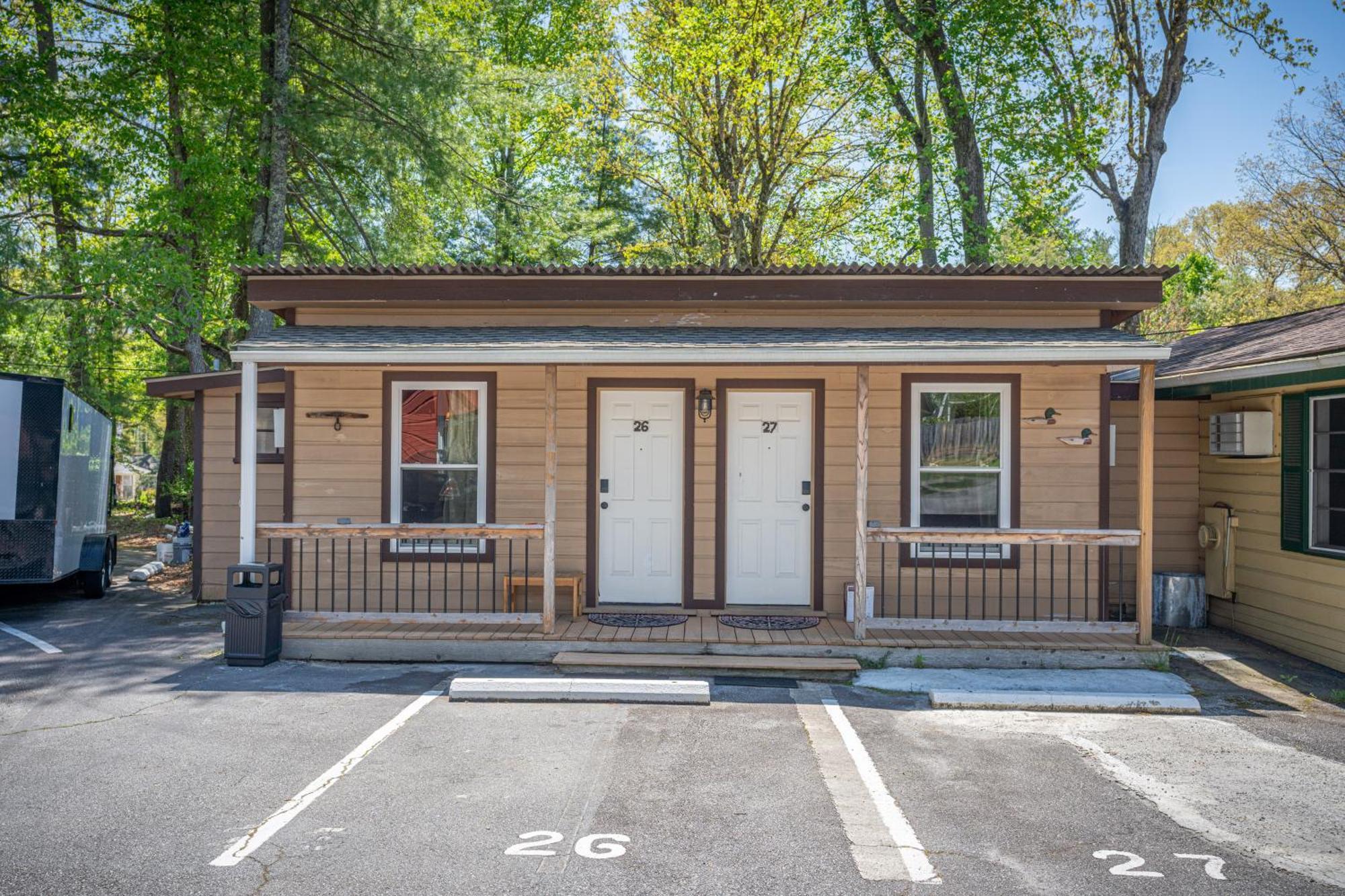 Cedarwood Inn Hendersonville Exterior photo
